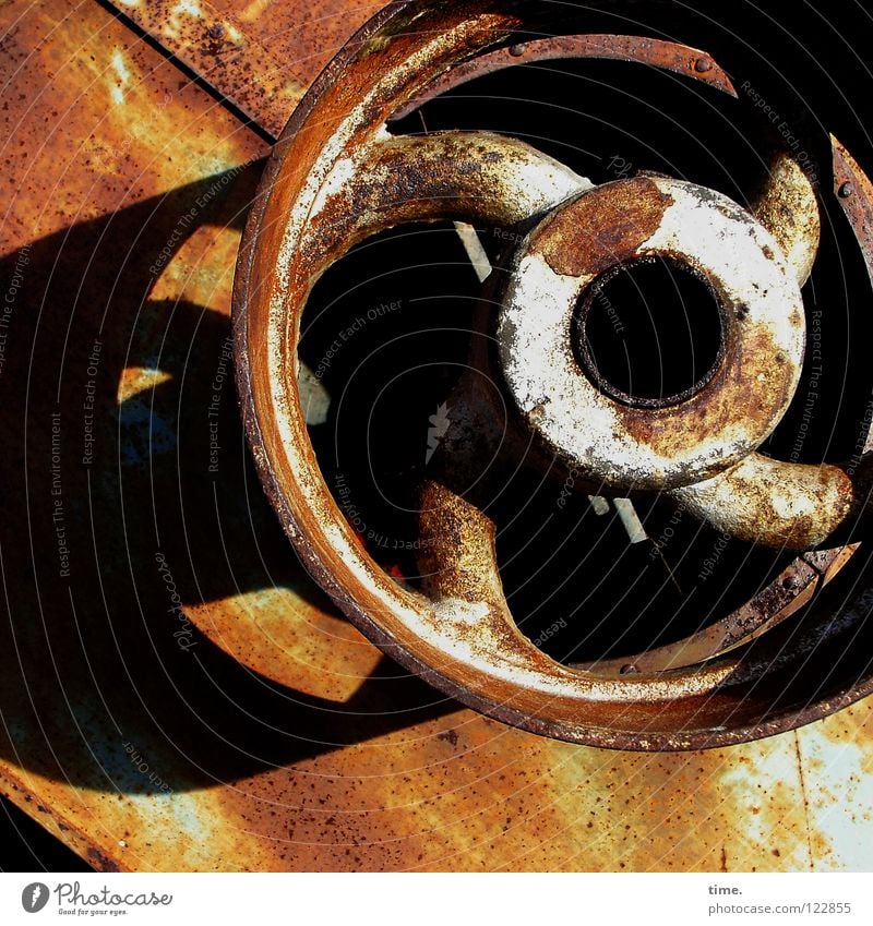 Lifelines #04 Metal Rust Old Broken Round Transience Agricultural machine Iron Tin Ravages of time Flake off Squeak flywheel Equipment Wheel Revolving Weathered