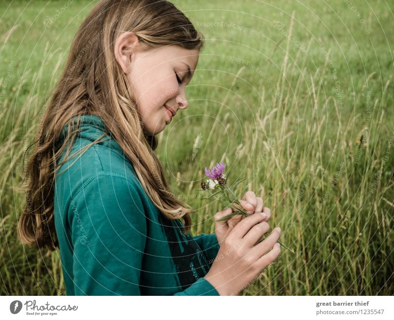 flower girl Human being Feminine Child Girl Sister Infancy Head Hair and hairstyles Face 1 8 - 13 years Environment Nature Landscape Animal Summer