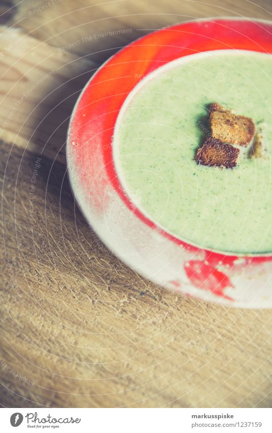Broccoli cream soup with roasted brown bread Food Bread Soup Stew Black bread Nutrition Eating Lunch Dinner Organic produce Vegetarian diet Diet Fasting