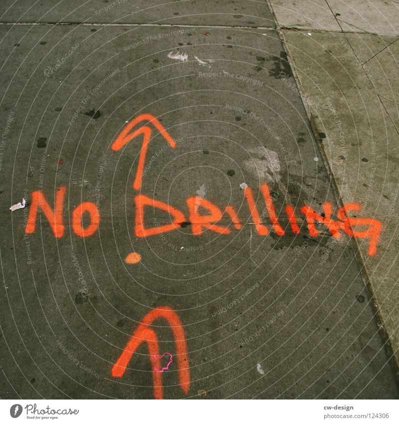 NO ZWILLING Twin Red Gloomy Gray Concrete Sidewalk Signs and labeling Craft (trade) Graffiti New York City Detail Mural painting No triplet Stone pipe laying