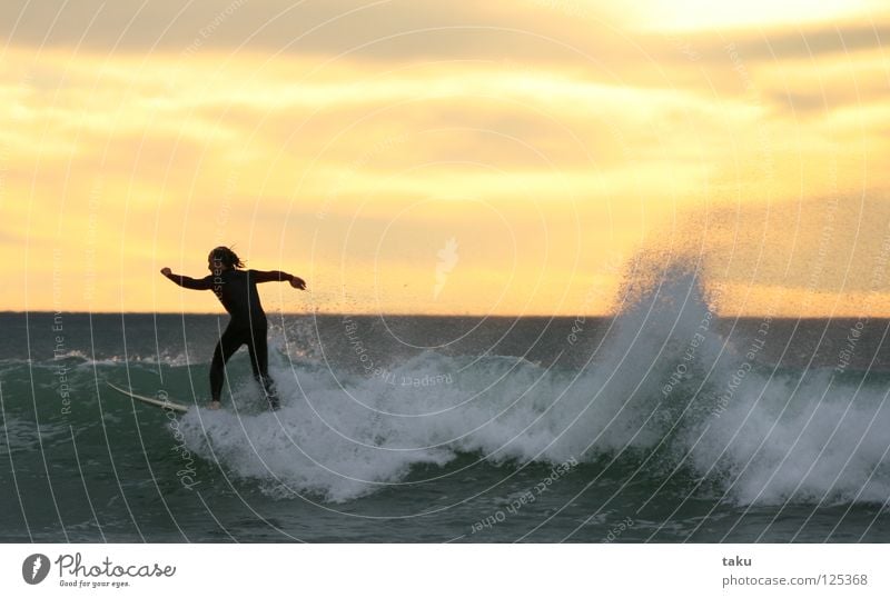 SUNRISE SURF I New Zealand South Island Surfer Surfboard Jump Aquatics p.b. waves breaking sea exciting Cool (slang) fun watching sunrise early in the morning
