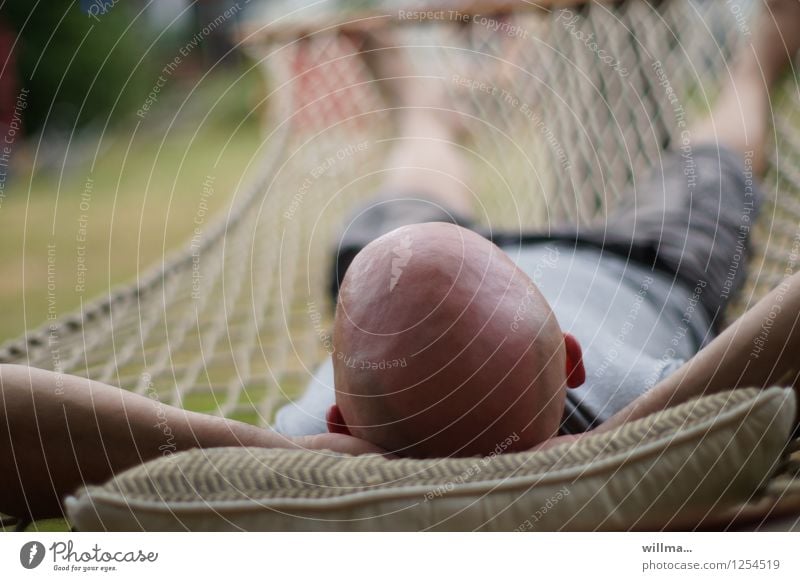 Vacation in the hammock vacation Relaxation relaxation Man Bald or shaved head Hammock Hang To swing Contentment Peaceful Boredom Fatigue Indifferent