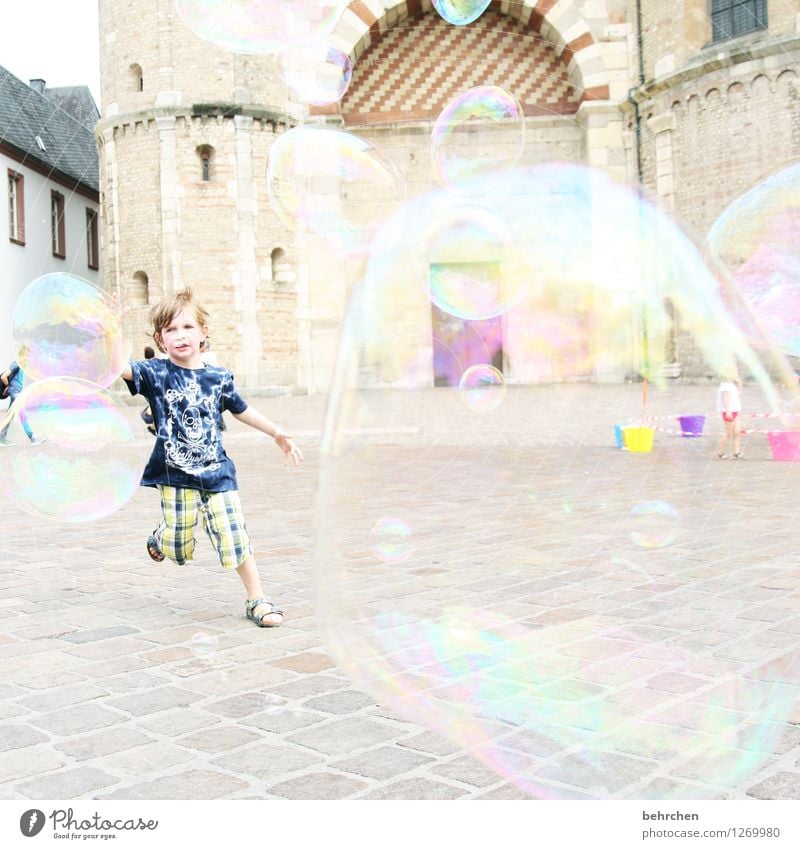 L (ebendig) Child Boy (child) Infancy 3 - 8 years Trier Downtown Church Dome Manmade structures Building Architecture Tourist Attraction Movement Catch Flying