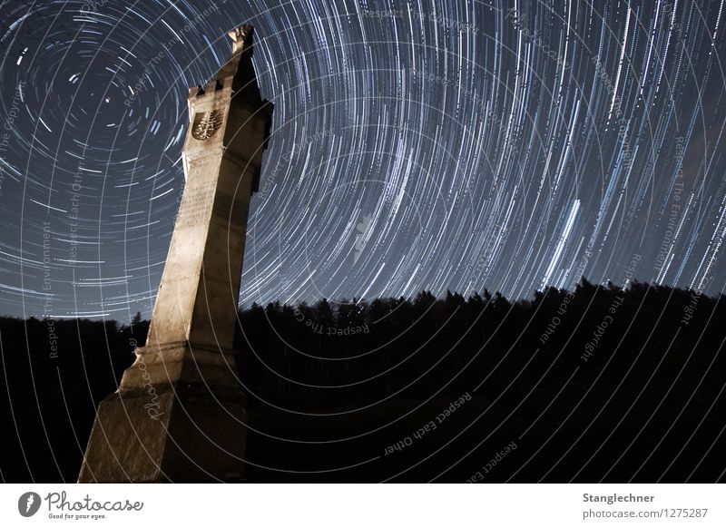 start trail Nature Sky Stars Tree Manmade structures Architecture Tourist Attraction Landmark Monument Authentic Exceptional Cold White Emotions Adventure War