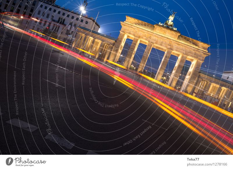 Berlin Evening II Vacation & Travel Sightseeing Night life Human being Brandenburg Gate Germany Facade Adventure Esthetic Contentment Colour photo Exterior shot