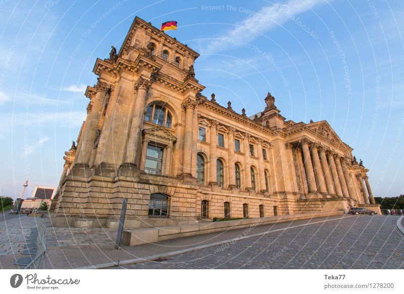 Bundestag II Vacation & Travel Human being Museum Town Capital city Dome Facade Tourist Attraction Reichstag Esthetic Might Exterior shot Deserted Day Evening