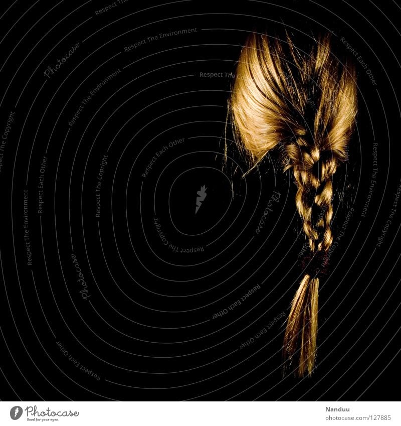 Tangled Braids Hair and hairstyles Interconnected Low-key Dark Woman Feminine Black Blonde Shampoo Disheveled Untidy Wig Services Beautiful Hairdressing