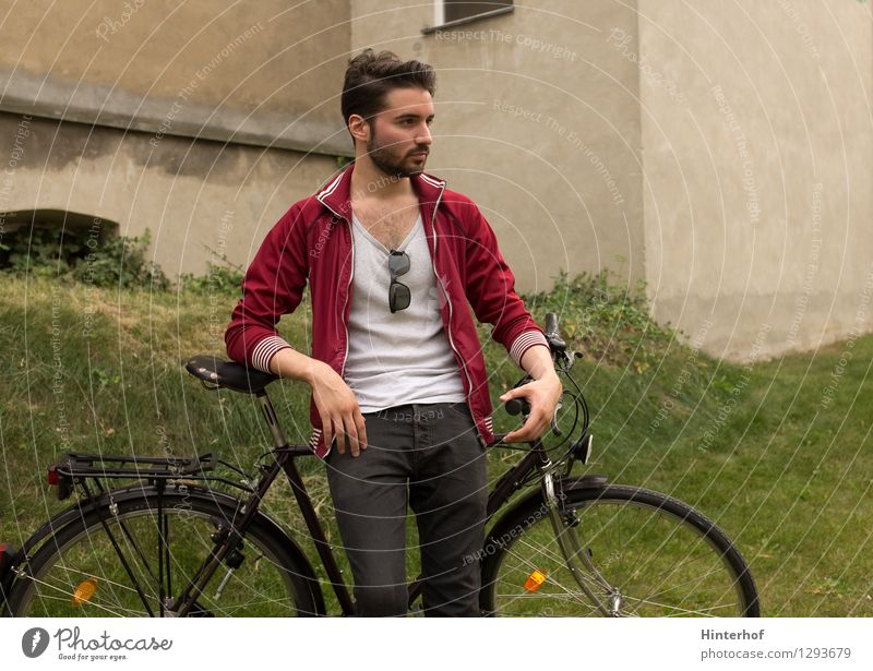 Young man with the bicycle - bicycle break Lifestyle Style Athletic Cycling Human being Masculine Youth (Young adults) 1 18 - 30 years Adults Environment