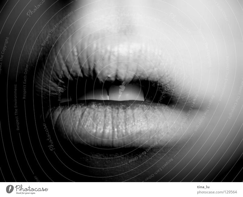 Image of lips in black and white
