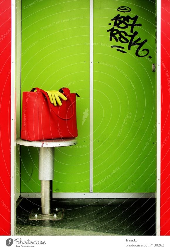 red-green Handbag Gloves Leather Self portrait Conceited Stool Wall (building) Typography Flashy Gaudy Extra Nerviness Clothing Joy self awesome narcissistic