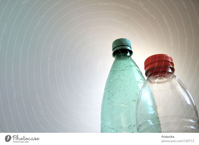 empty space Beverage Bottle Water Drops of water Green Red White Neck of a bottle Mineral water Turquoise Wall (building) 2 Furrow Refreshment Undo Empty Closed