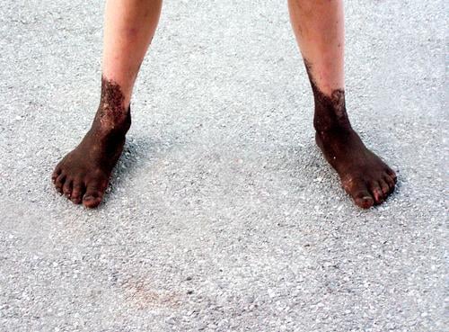 medicinal mud Toes Dirty Mud Muddy Sludgy Cleaning Legs apart Earthy Feet Happy Juttas snail fango mud pack Barefoot