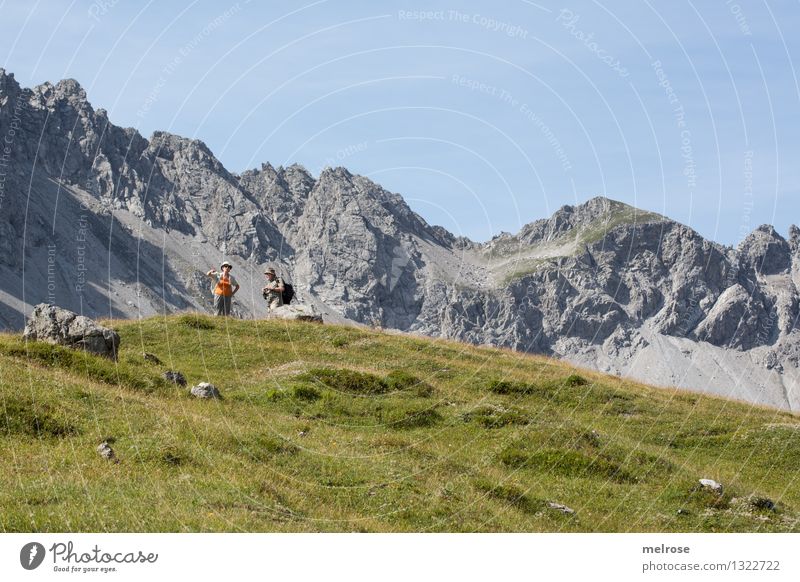 Do sen me... Tourism Summer Mountain Hiking Human being Couple 2 60 years and older Senior citizen Nature Landscape Earth Sky Beautiful weather Mountain meadow