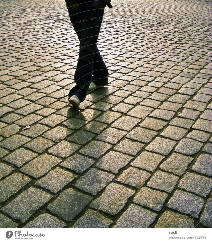 X Pave Diagonal Parallel Seam Vanishing point Man Fellow Posture Reflection Shadow Darken Geometry Back-light Abdomen Footwear Turnaround Rotate Hand Fingers