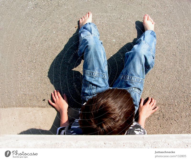 Waiting for Godot Child Boy (child) Crouch Wall (barrier) Wall (building) Concrete Lean Bird's-eye view Break Relaxation Sunday Barefoot Slouch Parking lot