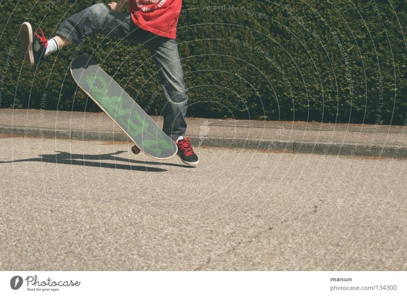 Skate it! V Skateboarding Black Red Sports Leisure and hobbies Healthy Body control Kick Kickflip Jump Child Youth (Young adults) Action Playing Funsport olli