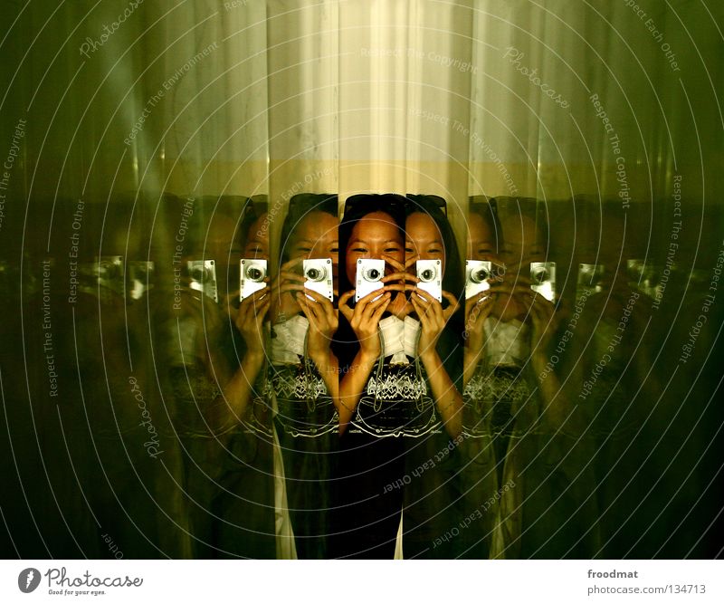 multiple personality Germany Portrait photograph Mirror Green Photographer Camera Take a photo Concentrate Search Single-lens reflex camera Digital camera