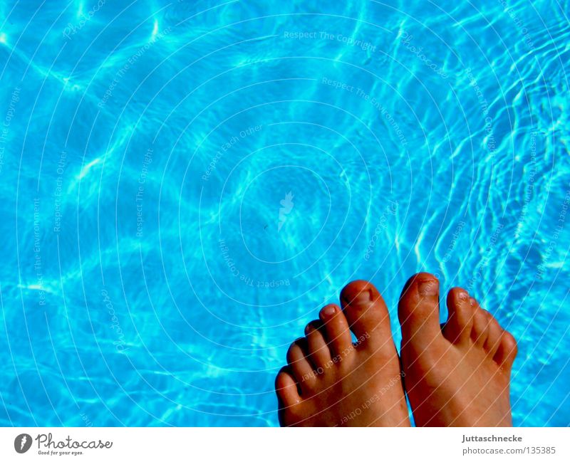 Neeeeeeee Toes Children's foot Wet Swimming pool Cold Turquoise Sunbathing Foot bath Refreshment Ice Freeze Summer Refraction Healthy Joy Feet Water stick into