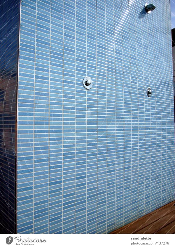 La ducha Rooster Tap Vacation & Travel Hotel Clean Barcelona Spain Joy Summer Shower (Installation) Tile by the pool reflection Blue