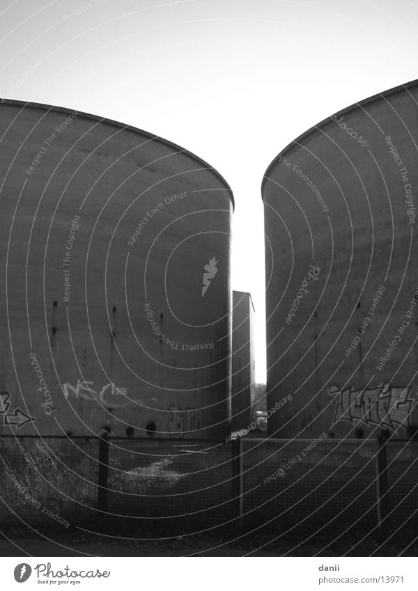 concrete Dark Round Manmade structures Calm Industry Black & white photo Attic Graffiti Architecture