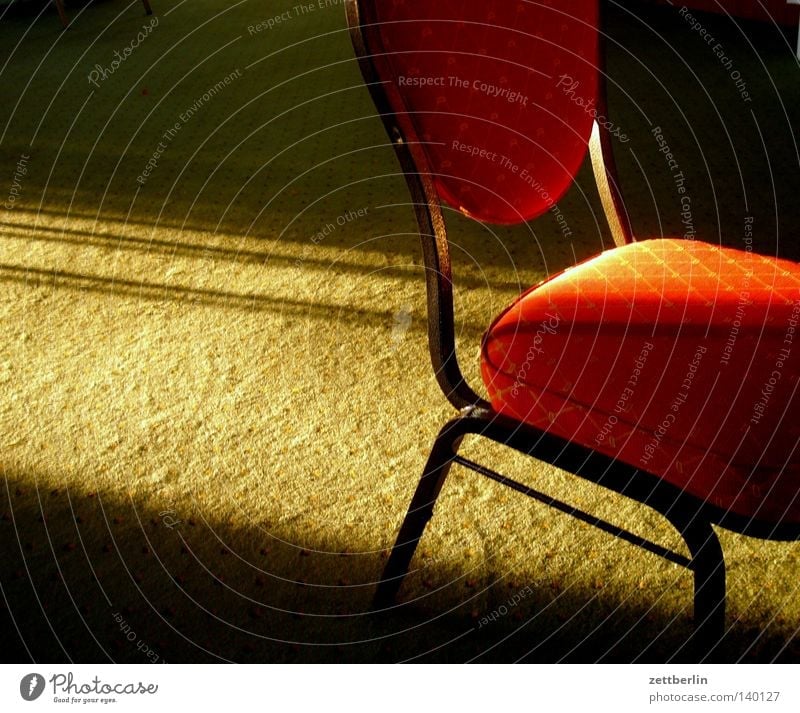 chair Chair Seating Bolster Backrest Comfortable Room Waiting room Restaurant Floor covering Carpet Textiles Sun Streak of light Evening Evening sun
