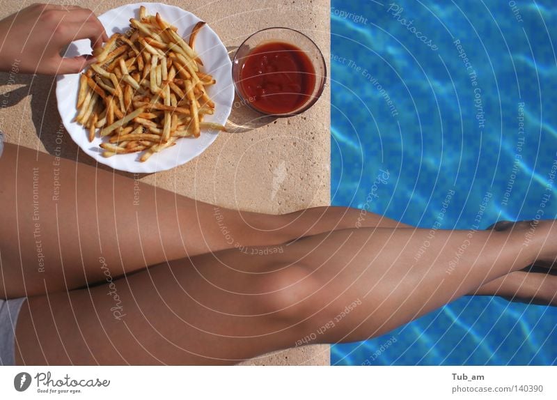 Pool Fries Swimming pool Legs Shorts Lunch Ripple Waves French fries Water Reflection Mirror Nutrition Fast food Gastronomy Woman Skin tan tanning To enjoy