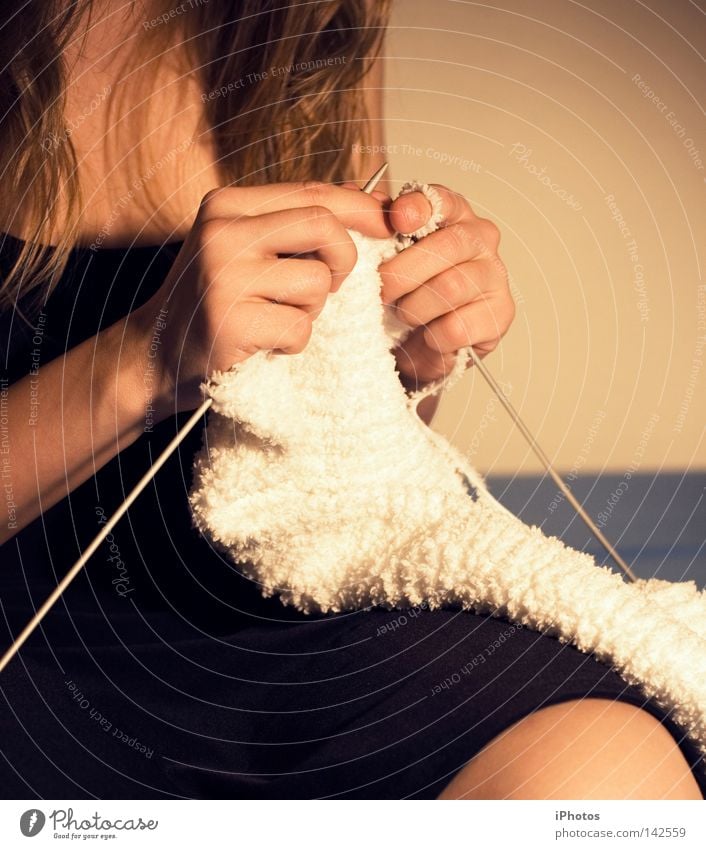 before you get a cold... Knit Craft (trade) Hand Wool White Black Knee Fingers Cold Blonde Woman Loop Winter Freeze Household Handcrafts Sit Hair and hairstyles