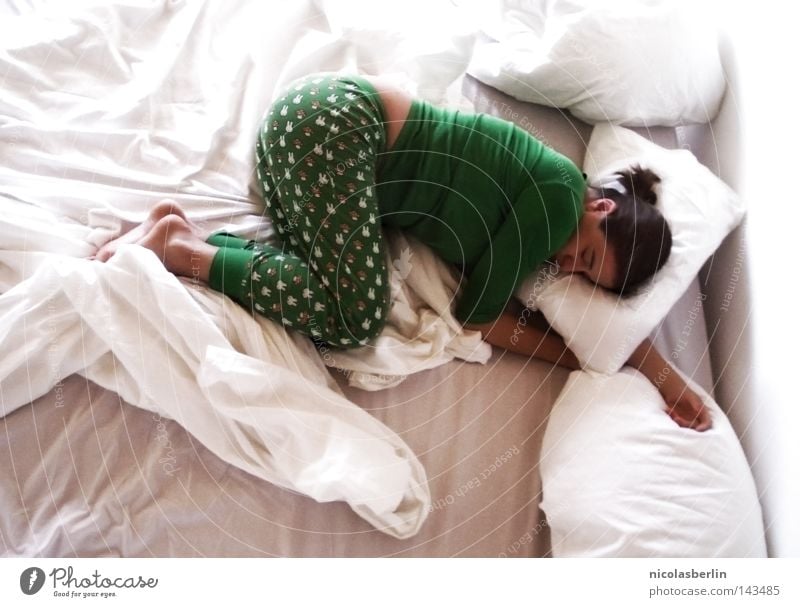 Excesso de Fofura Woman Lie Flat Knockout Fatigue Sleep Break Relaxation Harmonious Bed Cushion Sheet Doze Dream Sunbeam Contentment Renewable White Green