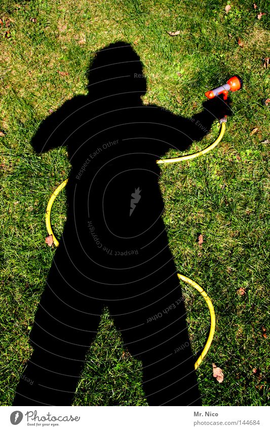hose protector Joy Summer Garden Gardening Human being Water Leaf Park Meadow Yellow Green Red Shadow play Cast Blow up Gardener Water hose Hose Water pistol
