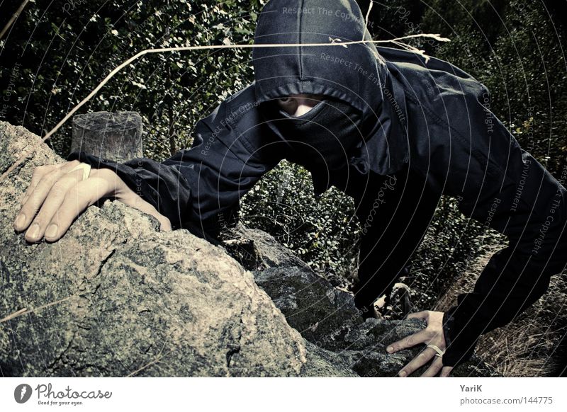silent killer Ninja Mercenary Man Wrap up warm Camouflage Hooded (clothing) Black Dark Film industry Japan Asia Looking Green Brown Dangerous Evil Bad guy