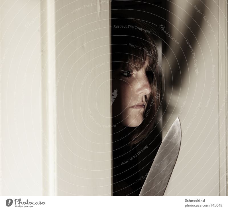 play hide and seek Woman Door Doorframe Knives Large Silver Fear Panic Hiding place Hide Shadow Death Kill Face Mouth Nose Assassin Wait Looking Dangerous