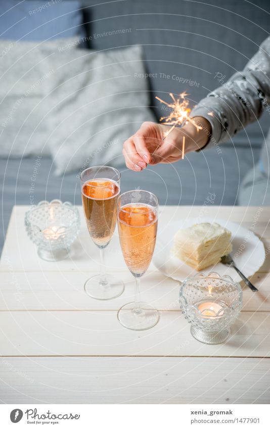 Sparkling wine and sparklers Cake Dessert Candy Nutrition Banquet Beverage Cold drink Alcoholic drinks Prosecco Champagne Plate Champagne glass Fork Lifestyle