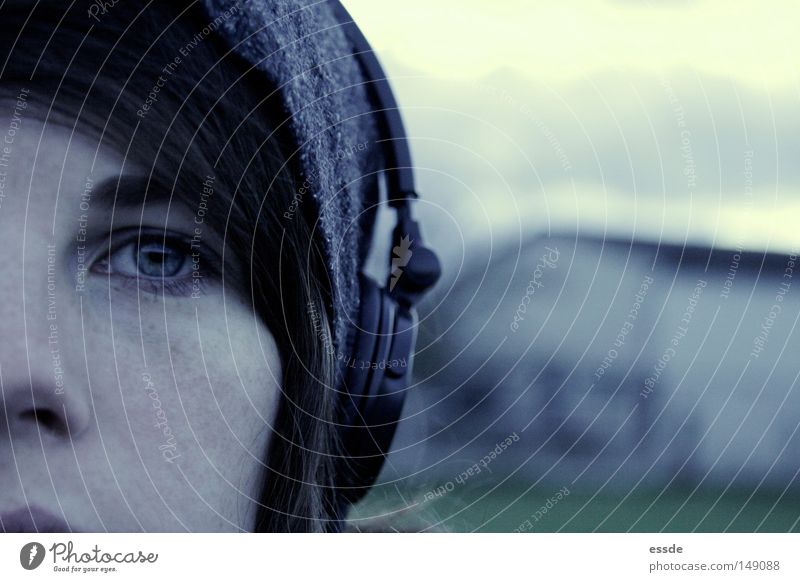 cold thing Colour photo Exterior shot Copy Space right Twilight Deep depth of field Looking into the camera Calm Winter Music Face Eyes Cap Observe Think
