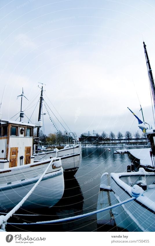 boats Body of water Snow Cold Winter Watercraft Stockholm Scandinavia Lake Rope Navigation Craft (trade) Harbour Sweden Ice Coast Electricity pylon