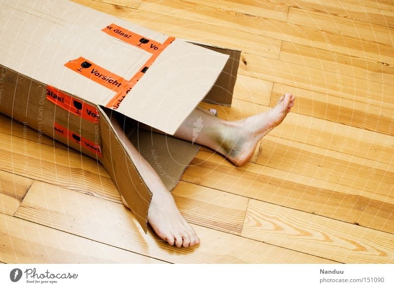 case of complaint Human being Legs Feet Package Lie Broken Feeble Goods Hematoma Carton Crate Topple over Grasp Unload Fragile Parquet floor Floor covering