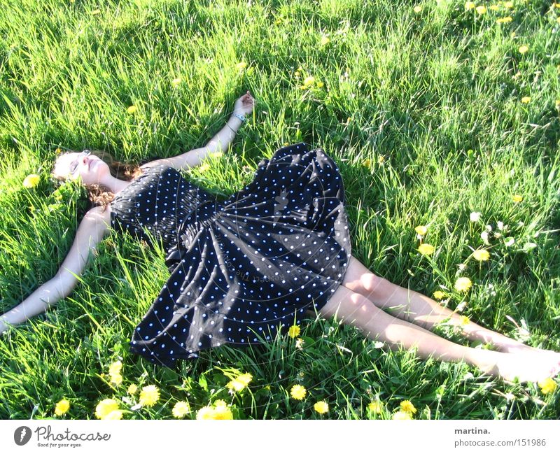 düpp düpp düdüpp... dandelion. Meadow Girl Dress Point Grass Dandelion Green Contentment Joy Relief Happy Summer