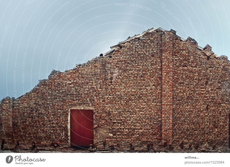 From the discovery of the roof Ruin Building for demolition Wall (barrier) Brick wall Brick construction door Decline Transience Ripe for demolition Dismantling