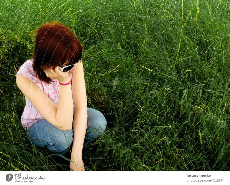 Fad is it Woman Grass Crouch Sit Jeans Summer Green Peace Boredom Juttas snail