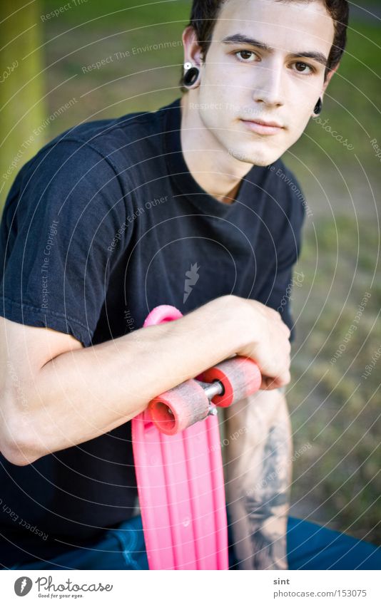 ausgerollt Funsport Youth (Young adults) Skateboarding jung sommer brett Pink plastik plaste rollen jugend Trend Altbier 80s ohrringe augen pause