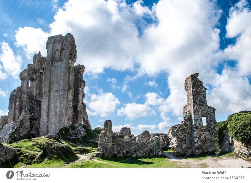 Corfe Castle Nature Clouds Ruin Tourist Attraction Vacation & Travel Transience Corfe castle England Great Britain Isle of Purbeck Colour photo Exterior shot