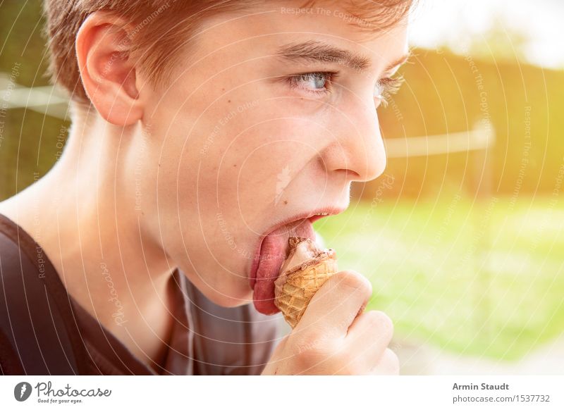 ice cream Dessert Ice cream Candy Eating Lifestyle Joy Leisure and hobbies Human being Masculine Young man Youth (Young adults) Face Hand 1 13 - 18 years