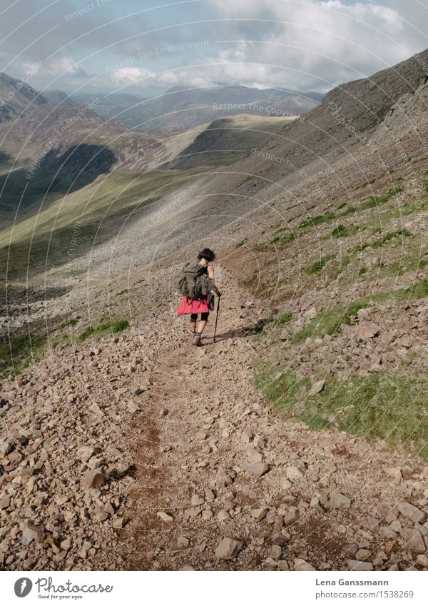 Frau beim Wandern im Lake District Nature Landscape Earth Air Sky Clouds Grass Mountain Walking Vacation & Travel Hiking Athletic Authentic Far-off places