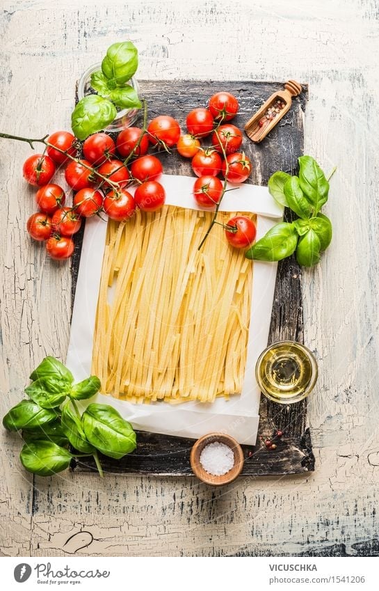 Pasta with tomatoes, basil and olive oil Food Vegetable Lettuce Salad Dough Baked goods Herbs and spices Nutrition Lunch Dinner Buffet Brunch Organic produce