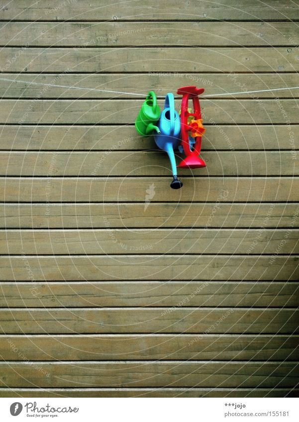yes we can! Wooden board Wall (building) Watering can Toys Cast Plastic Multicoloured Colour Hang Rope Garden plot Leisure and hobbies Park