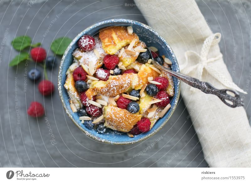 Kaiserschmarrn with wild berries Food Fruit Candy Blueberry Raspberry Pancake Confectioner`s sugar Almond Nutrition Lunch Bowl Fork Fragrance Simple Fresh