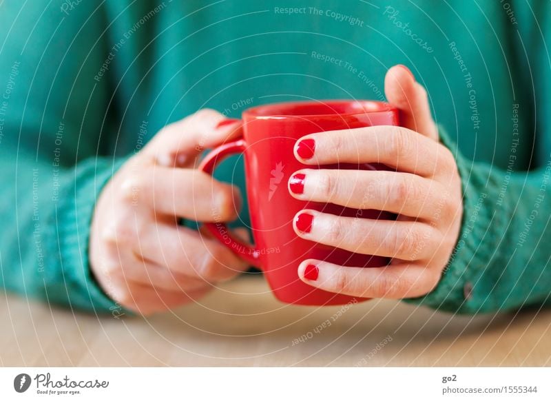 Red cup To have a coffee Beverage Drinking Hot drink Coffee Tea Cup Mug Lifestyle Personal hygiene Manicure Nail polish Living or residing Table Human being