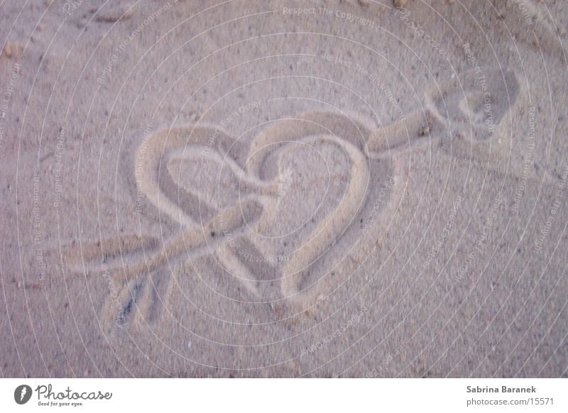 sand painting Eros Sand granular heart with arrow Love
