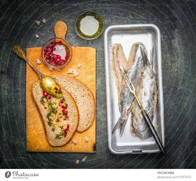 Pickled herrings with slices of bread and onion sauce Food Fish Bread Herbs and spices Cooking oil Nutrition Lunch Buffet Brunch Banquet Organic produce