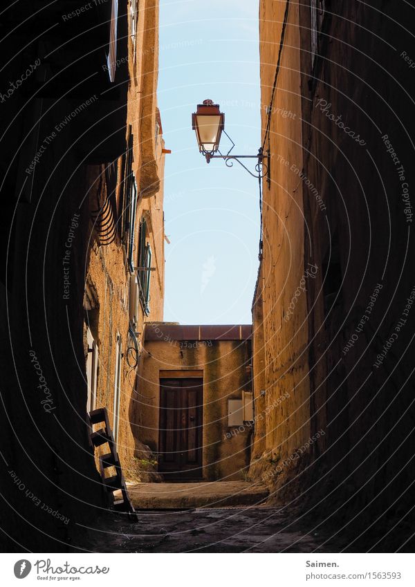 Streetlight in Corsica Light Lanes & trails Lantern Lamp Sky Traffic infrastructure Town Wall (barrier) Wall (building) pallet Door Alley Southern France