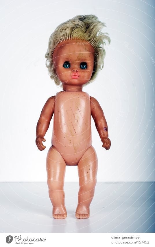 Doll 2 Move (board game) Fear Horror Night Nightmare Blue Legs Eyes Hair Body Panic Colour plaything arms Lips Interior shot